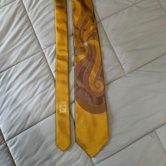 Versace XL Gold Silk Tie Abstract Swirl Medusa Logo Made In Italy  67"L x 3.75"W - Picture 5 of 16